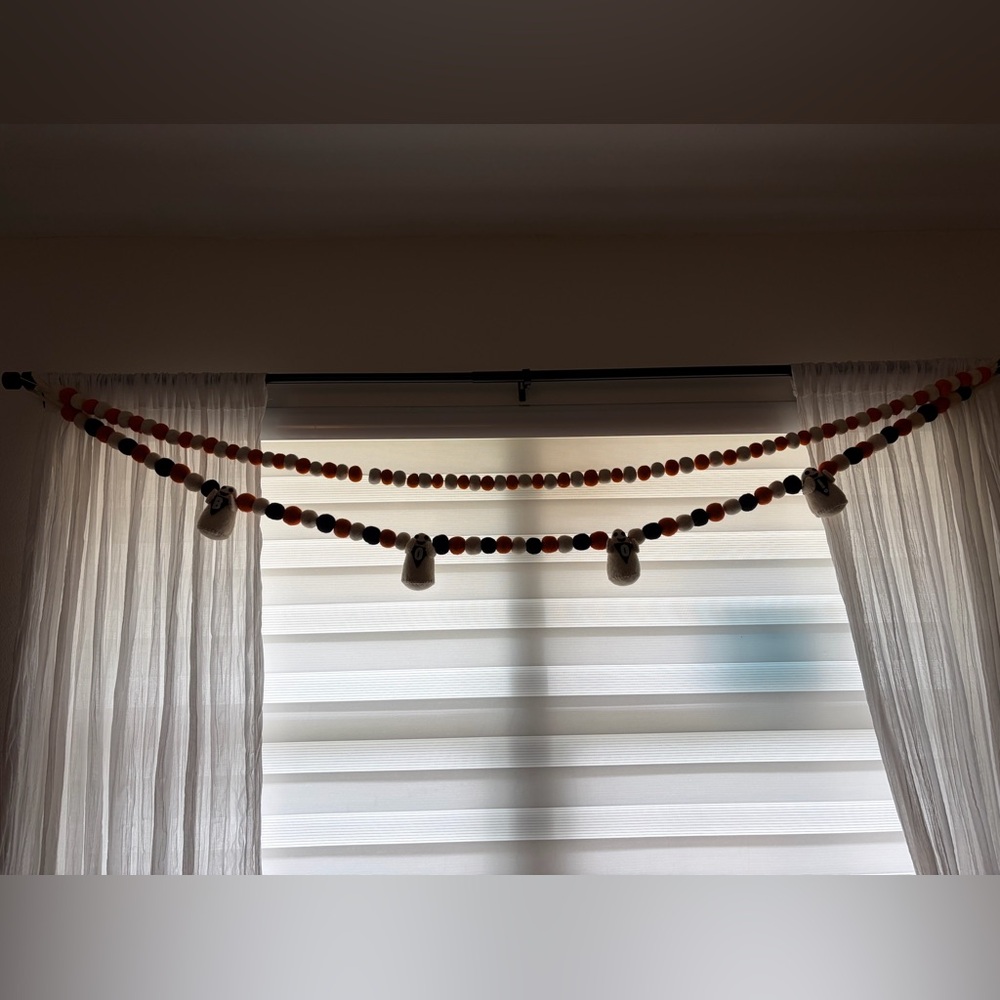 Lot of 2 Felt Pom Pom Halloween Ghost Garland - Picture 7 of 7